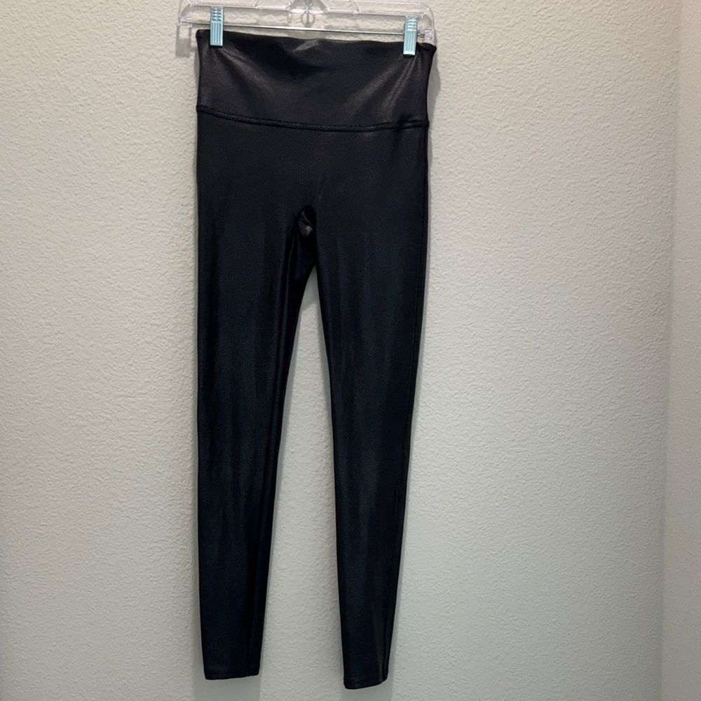 Spanx Faux Leather Textured Leggings Black Size Med EUC